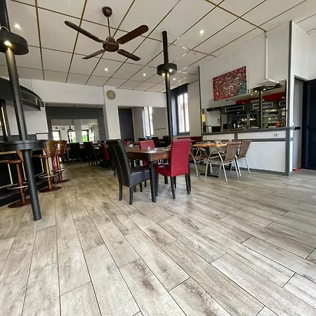 Bdm 호텔 Montastruc-la-Conseillère